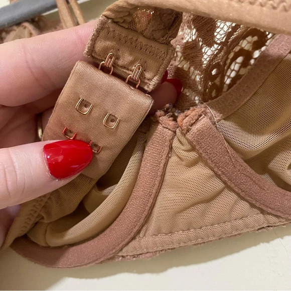 Women’s Aerie Brand Tan Nude Coloured Square Neck Bra Adjustable Straps Size 34B - Picture 13 of 16